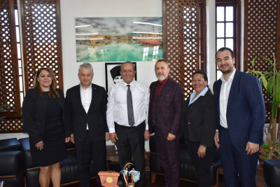 Başbakan Yardımcısı, Turizm, K&uuml;lt&uuml;r, Gen&ccedil;lik ve &Ccedil;evre Bakanı Fikri Ataoğlu, Kıbrıs T&uuml;rk Halk Dansları Federasyonu Başkanı &Ouml;zlem Kadirağa ile T&uuml;rkiye Halk Oyunları Federasyonu Başkanı H&uuml;seyin G&uuml;ler&rsquo;i makamında kabul etti